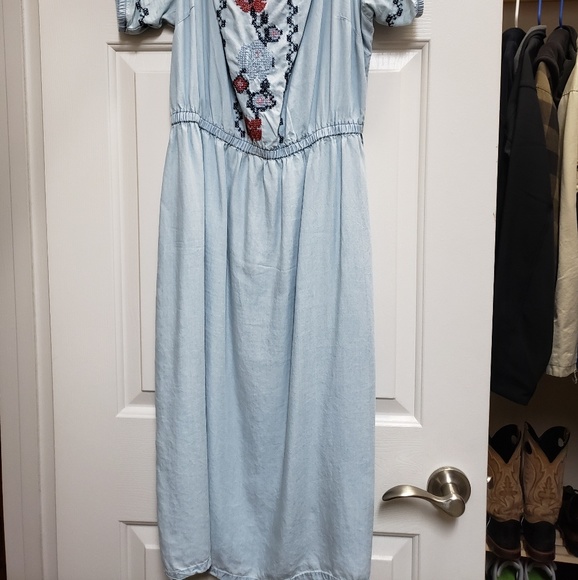 Off the shoulder dress - Picture 2 of 3